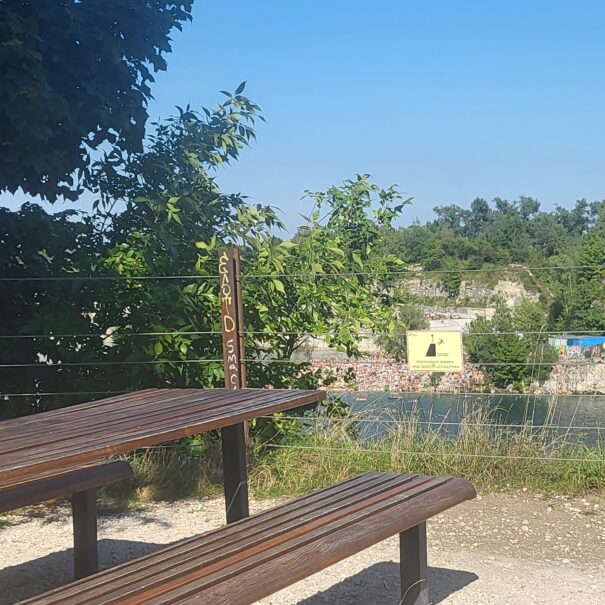 picnic bench